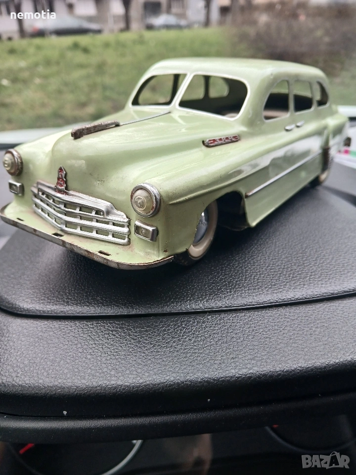 Стара руска ламаринена кола ЗИМ, снимка 1