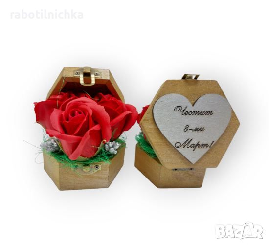 Дървена кутия със сапунени рози червено, снимка 1
