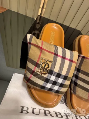 чехли burberry, снимка 3 - Чехли - 50416805