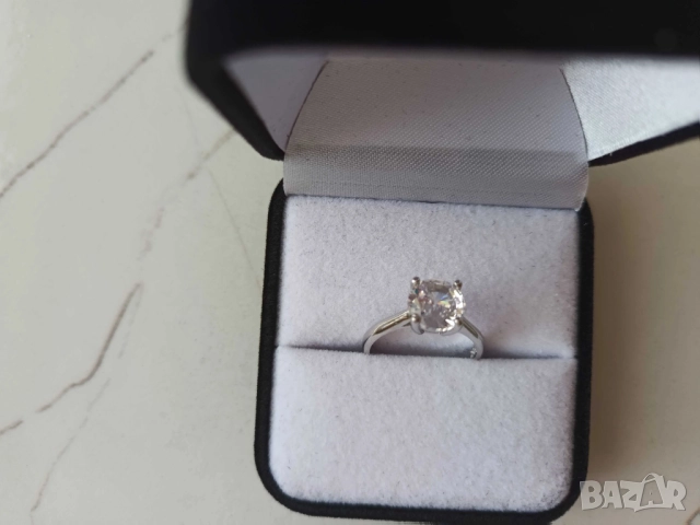 Пръстен бяло злато с диамант 18к, златен пръстен, годежен пръстен, кутийка за пръстен