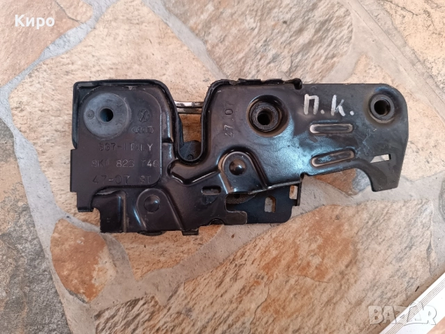 Брави за преден капак - Audi A4 B8, снимка 6 - Части - 52154233