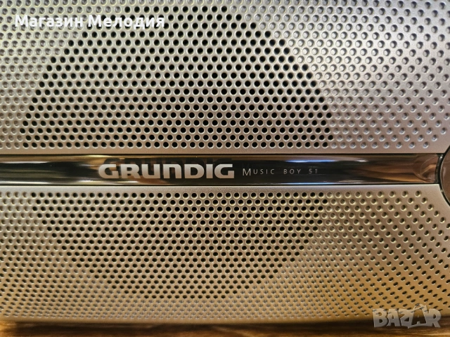 Радио Grundig Music Boy 51 Silver – Мощно преносимо радио с топ звук и отлично състояние., снимка 9 - Радиокасетофони, транзистори - 54199906
