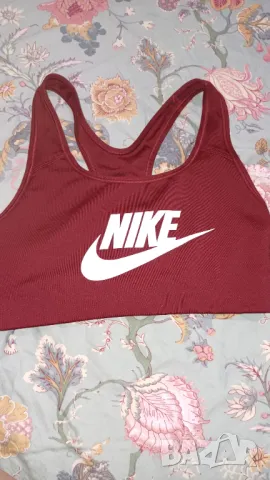 Спортно бюстие Nike XS , снимка 1 - Корсети, бюстиета, топове - 46865724