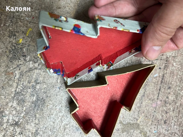 Кутийка от бонбони във формата на елха 