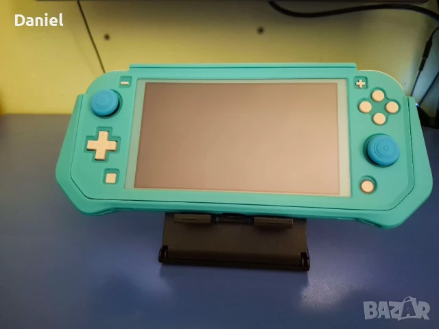 Nintendo Switch Lite 256 GB хакнат + аксесоари, снимка 2 - Nintendo конзоли - 50916021