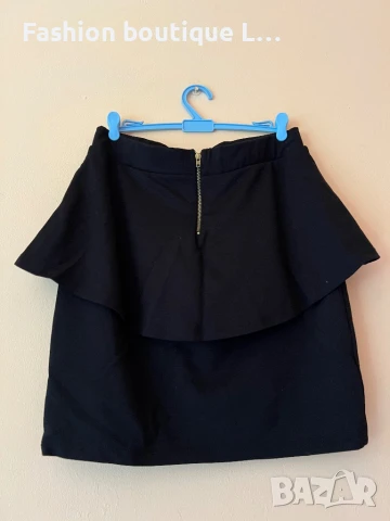 Черна пола с черни пришити камъни и цип на гърба 🖤, снимка 3 - Поли - 50771595