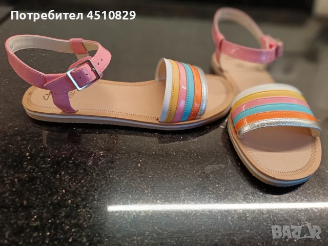 детски сандали Clarks, снимка 4 - Детски сандали и чехли - 50930309