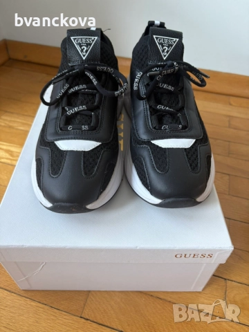 Дамски маратонки Guess, снимка 3 - Маратонки - 51794625