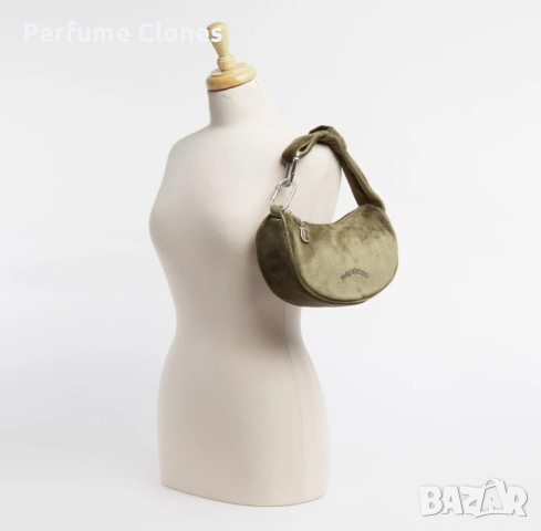  Juicy Couture Дамска чанта Blossom Small Hobo Bag
▪︎ Moss Green

, снимка 2 - Чанти - 45038314