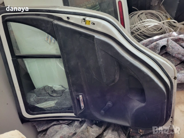 Задна дясна врата със стъкло – Suzuki Swift  , снимка 2 - Аксесоари и консумативи - 53997062
