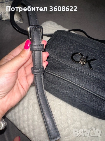 Черна малка чанта Calvin Klein, снимка 4 - Чанти - 51658754