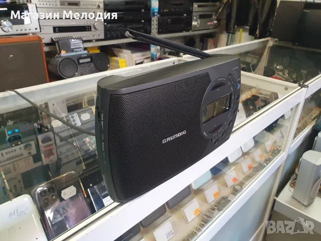 Радио GRUNDIG Ocean Boy 510 Black В перфектно техническо и много добро визуално състояние., снимка 3 - Радиокасетофони, транзистори - 47630398