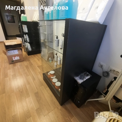 Стъклен шкаф-витрина, снимка 8 - Шкафове - 52063507