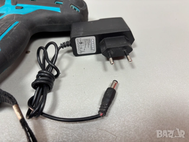 Работещо Винтовертче с батерия и зарядно, снимка 9 - Винтоверти - 53783386