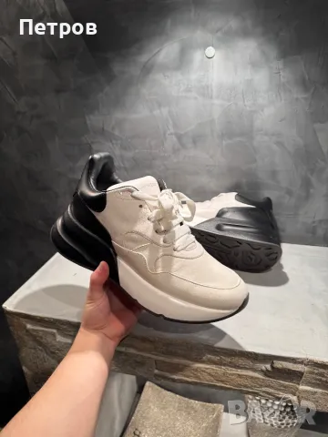 Нови ОРИГИНАЛНИ Alexander Mcqueen Oversized Sneakers 42/43, снимка 5 - Ежедневни обувки - 48338913