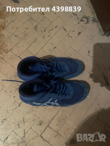 Продавам  обувки за борба