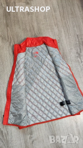 Дамски елек The North Face M size Thermoball, снимка 6 - Елеци - 53156680