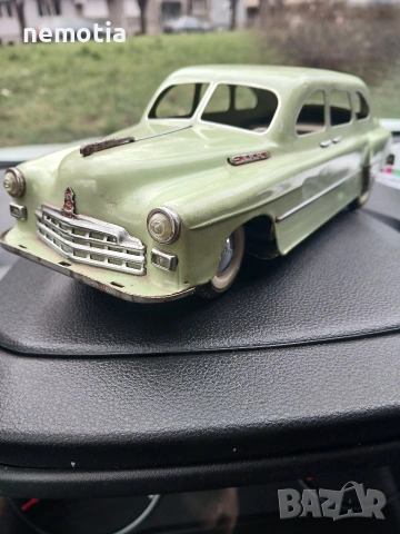 Стара руска ламаринена кола ЗИМ