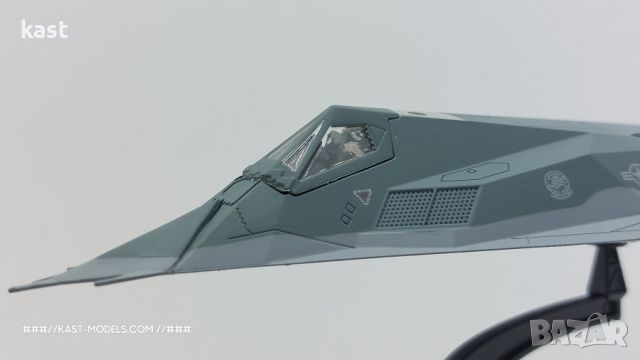 KAST-Models Умален модел на F-117A NIGHTHAWK Hachette 1/100, снимка 3 - Колекции - 46068333