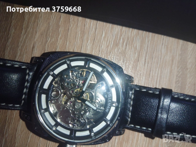 Автоматичен (самонавивен)часовник с минерално стъкло,водоустойчив.