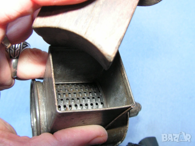  Немска ръчна дробилка за орехи от 2WW ( 1930-1940 ), снимка 9 - Антикварни и старинни предмети - 53580459