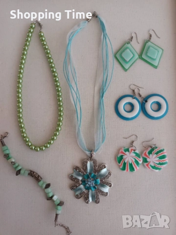 НОВ комплект от 2 колиета, 3 чифта обеци и гривна, Спиди/лично предаване