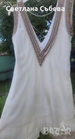 Бяла елегантна рокля 