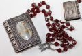 Стара Католическа молитвена броеница в красива кутия, снимка 1