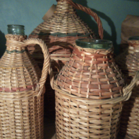 Плетени дамаджани шишета и съдове, снимка 2 - Антикварни и старинни предмети - 44948914