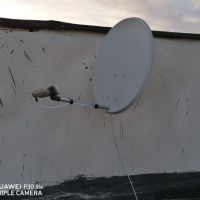 сателитна антена чиния с конвектор диаметър около 50 см подходяща за къмпинг, тир , вила и др, снимка 1 - Приемници и антени - 45135538
