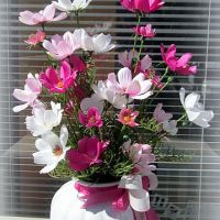 Ваза с пролетни  цветя, снимка 3 - Подаръци за рожден ден - 45218634
