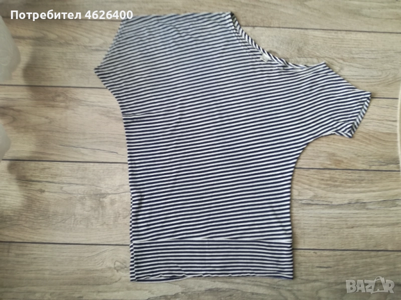 Продавам дамска фланелка-модел "голо рамо "с моряшка шарка, снимка 1