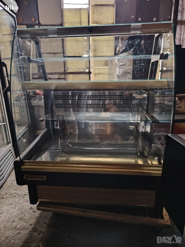 Хладилна витрина , снимка 1
