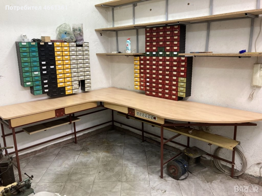 Ъглова работна маса с цял плот, снимка 1