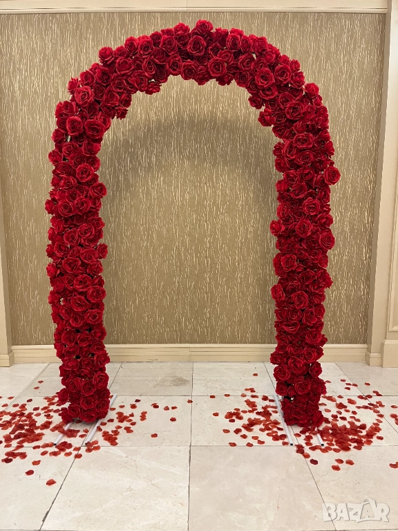 Бяла метална арка с изкуствени рози за сватба и друга декорация, снимка 1