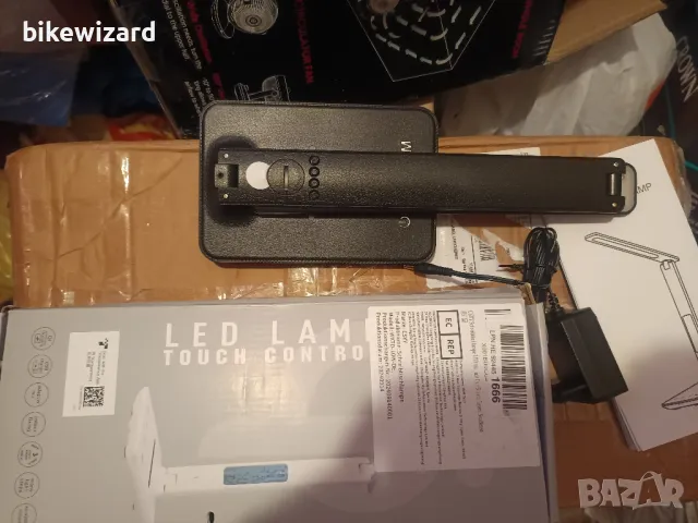CSYY LED настолна лампа с 10W безжично зарядно, 3 цвята и 5 нива на яркост НОВА, снимка 4 - Настолни лампи - 50122051