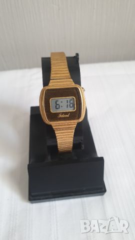 Дамски позлатен електронен часовник, снимка 1 - Антикварни и старинни предмети - 46366762