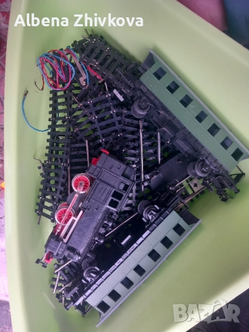 PIKO DZUNIOR с релси стрелка и захранваща, снимка 17 - Влакчета, самолети, хеликоптери - 52050764