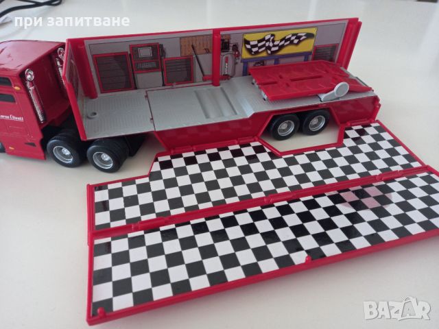 Камион FERRARI TRUCK F1 CAR TRANSPORTER TEAM, Burago,голям 1/43, 36 см., снимка 7 - Колекции - 45493044