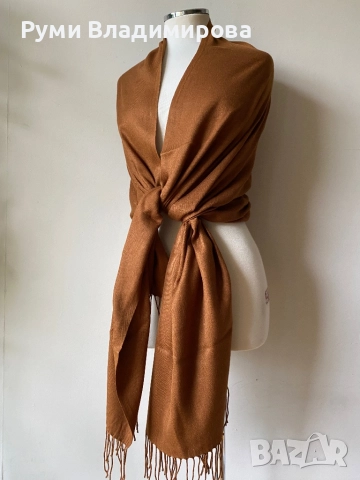 Кафяв, голям Шал от 100 % кашмир, цвят светъл карамел, снимка 2 - Шалове - 47508377