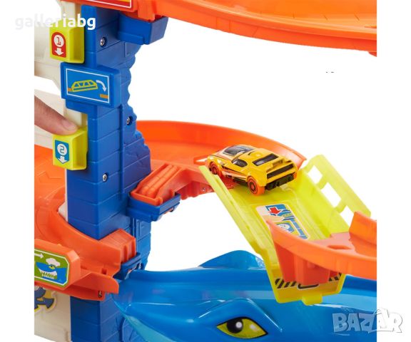 Hot Wheels City - Писта с атакуващата акула, снимка 4 - Коли, камиони, мотори, писти - 45149477