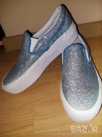 Дамски сникърси сребристи Vans, снимка 1