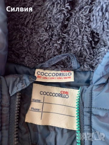 Детско зимно яке за момче Coccodrillo, размер 80, с качулка и ръкавици, в тъмно синьо. Много запазен, снимка 3 - Бебешки якета и елеци - 51537179
