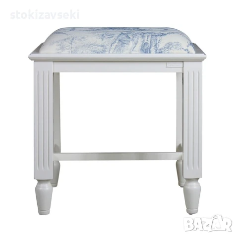 Дървена табуретка