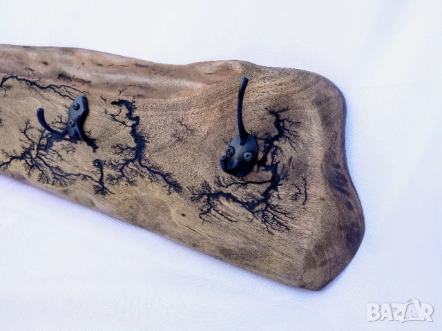 Ръчно изработена закачалка за дрехи- орех масив