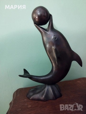 Бронзова скулптура 28см - делфин с топка, снимка 2 - Антикварни и старинни предмети - 53396493