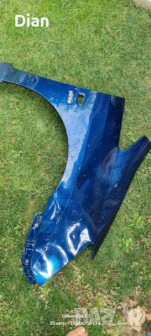 Продавам преден десен калник Toyota  Verso