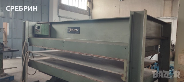 По заявка двуетажна преса с размери 2500 на 1300 мм нагряване с ток 