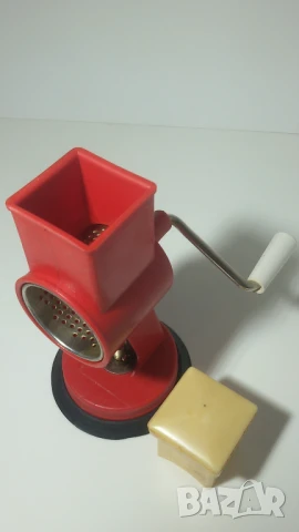 Ръчна мелница/грайндер за бадеми Schulte