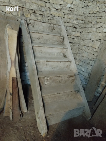 Стари дървени стъпала